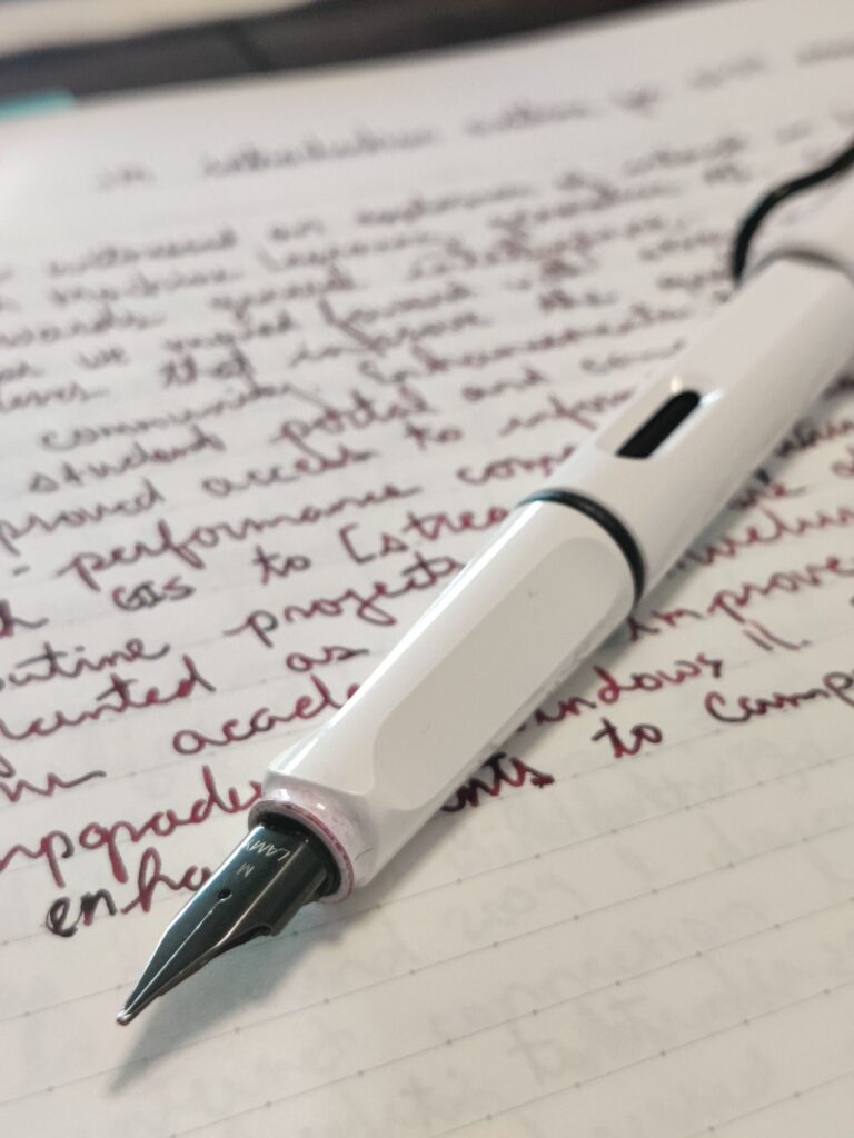 Lamy Safari: White with black clip and nib